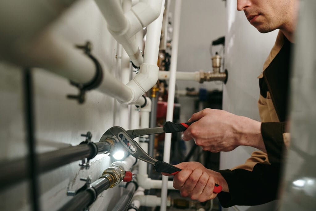 Professional pipe repair and plumbing maintenance in Sarasota, Florida